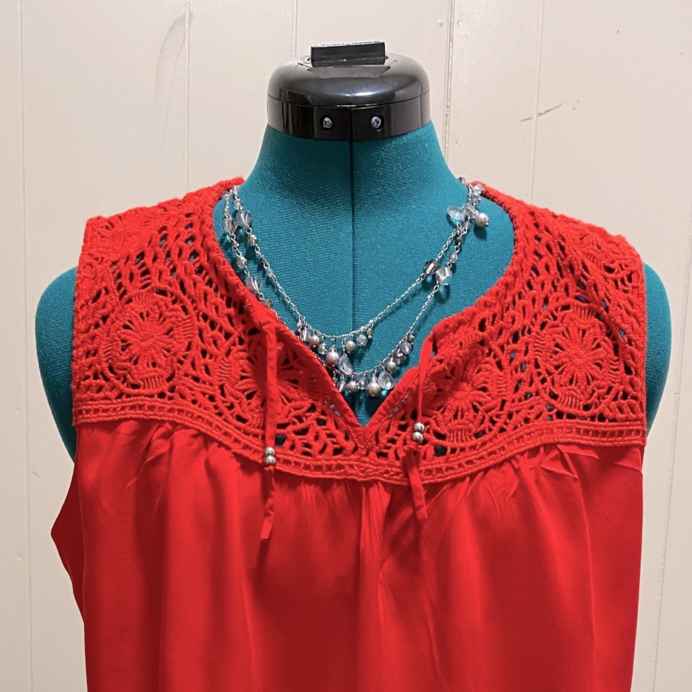 Chaps L, crochet fire-engine red tank